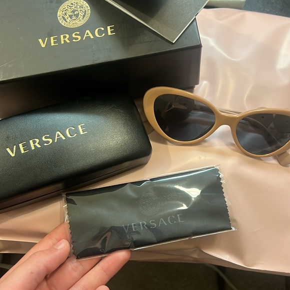 Versace Sunglasses - Picture 5 of 5